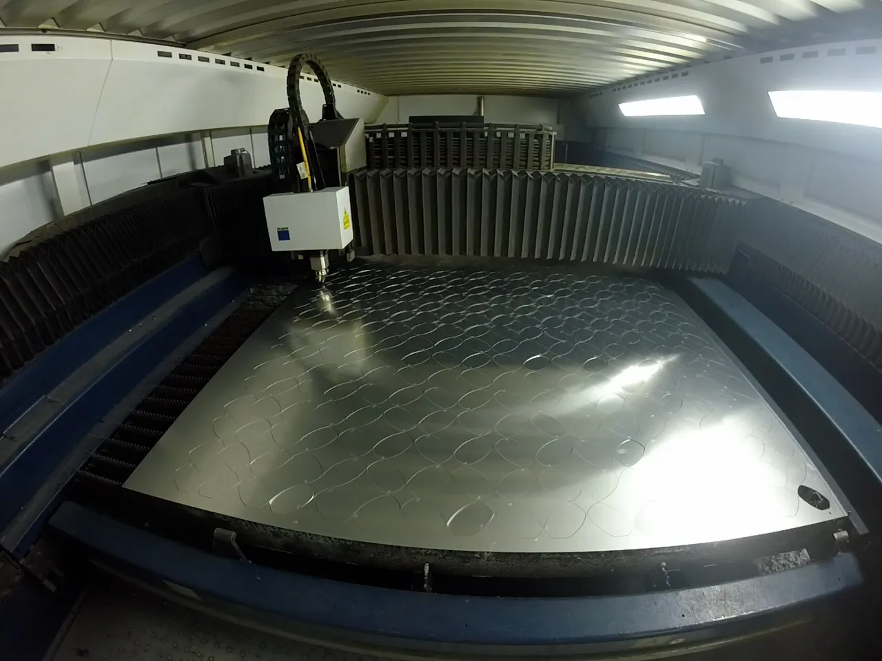 Waterjet cutting bed